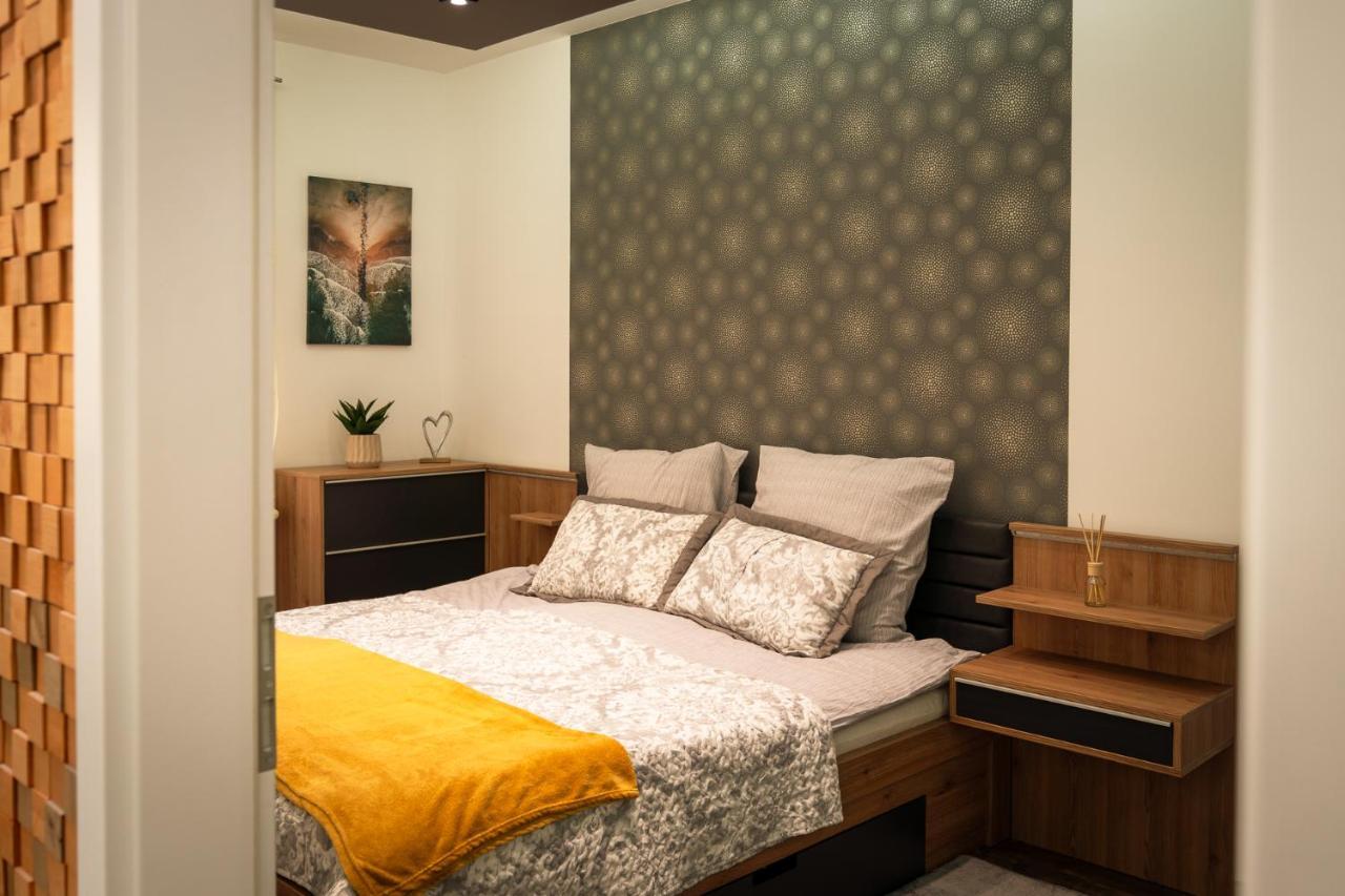 Slate Wood Budapešť